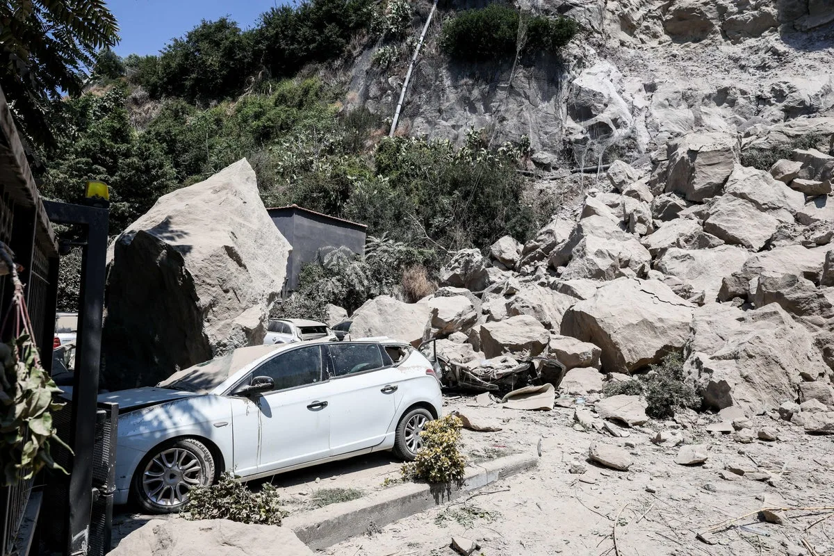 4.7-Magnitude Earthquake Near Naples Injures Dozens and Triggers Evacuations