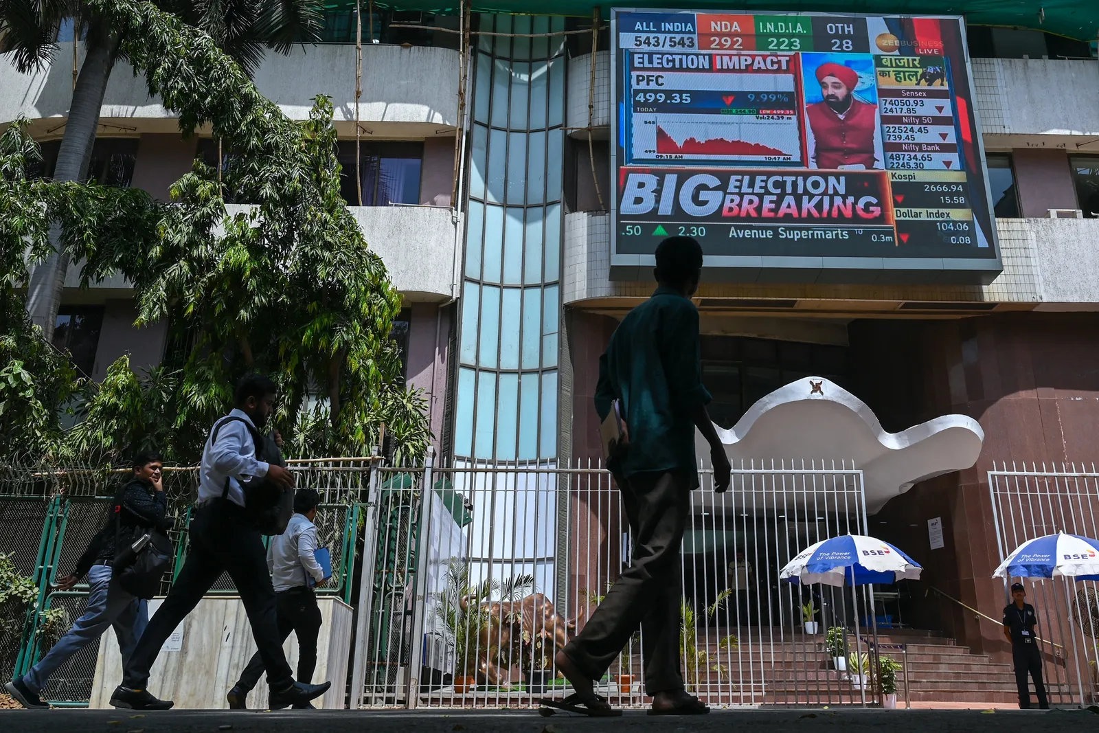 Accenture Revenue Outlook Miss Spurs Stock Drop and Indian IT Sector Selloff