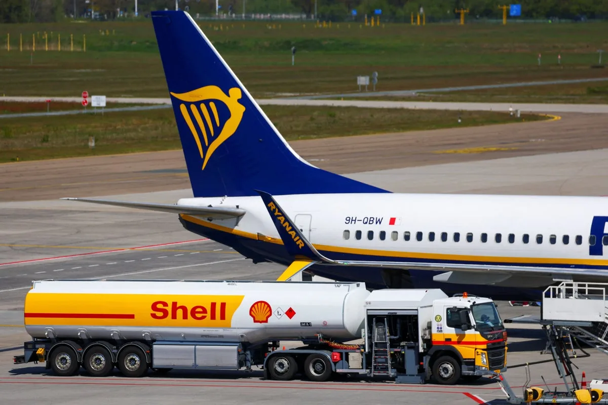 Airlines Face Jet Fuel Shortage and Rising Prices Amid Supply Disruptions
