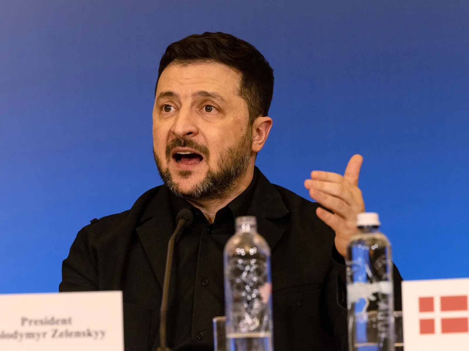 Airlines Suspend Middle East Flights Amid Reports of Strikes and Regional Tensions