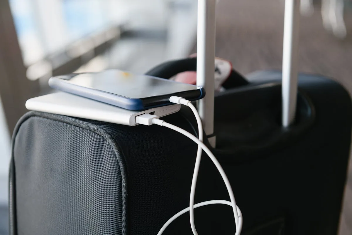 Airlines Update Power Bank Rules After Fire Safety Concerns and Flight Diversion