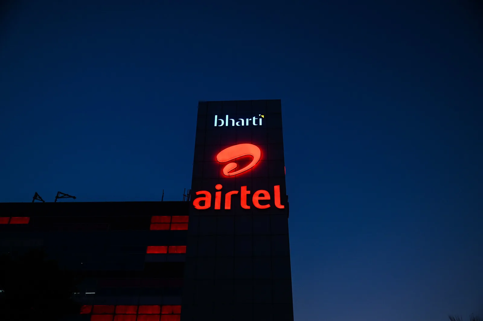 Airtel Raises $1 Billion for Data Center Unit From Carlyle and Other Investors