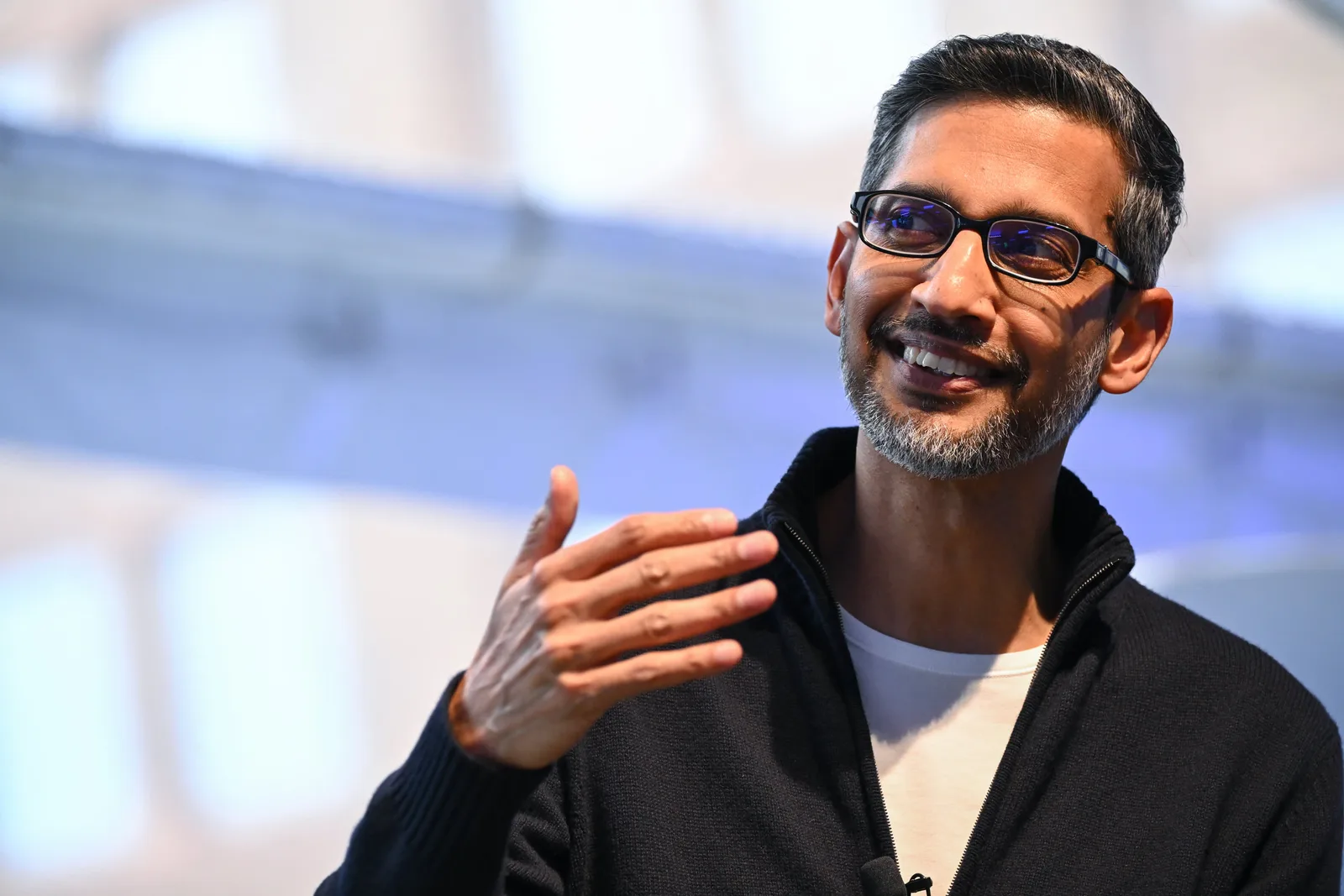 Alphabet Nears Top Market Valuation Amid Strong AI-Driven Stock Rally