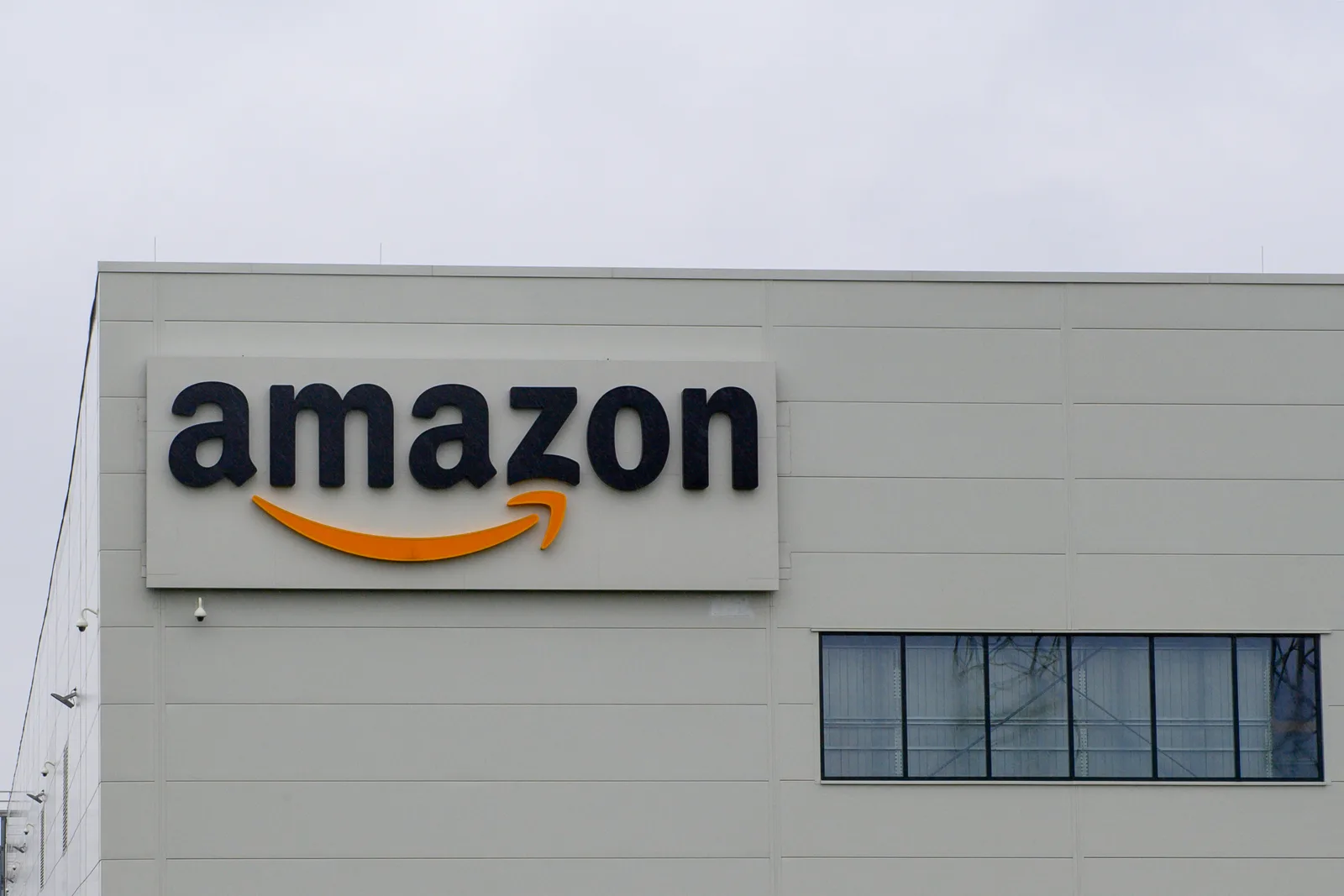 Amazon Expands Logistics Network to Compete Directly With FedEx and UPS
