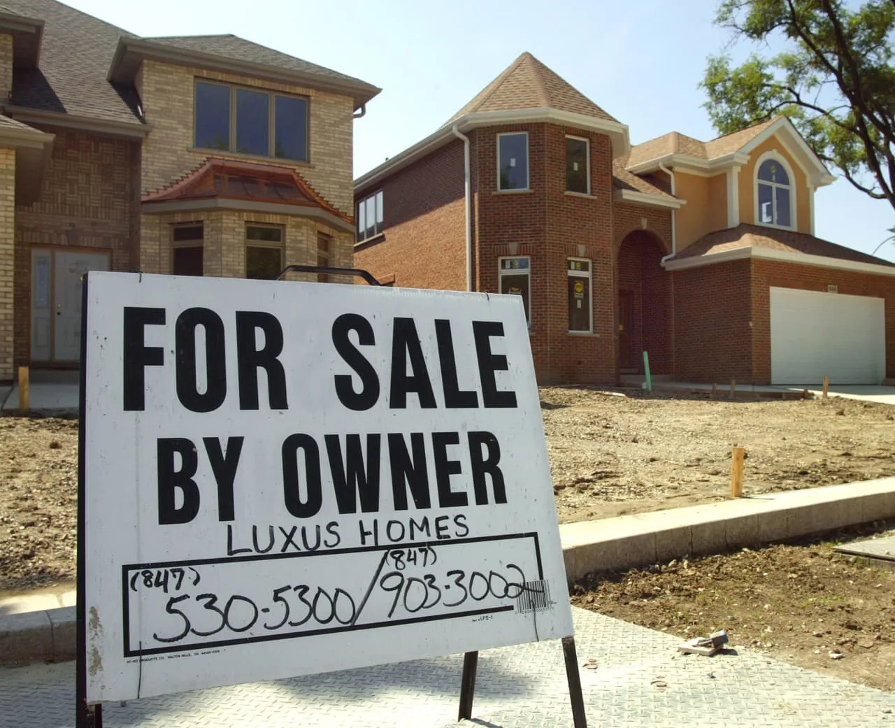 Analyst Warns of Housing Market Risks Amid Job Growth Concerns