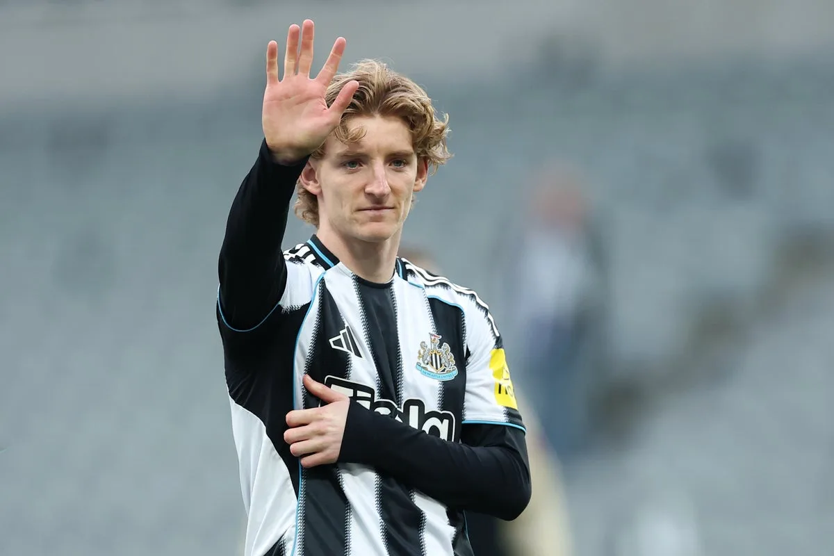 Anthony Gordon Reportedly Nears Barcelona Transfer After Newcastle Agreement