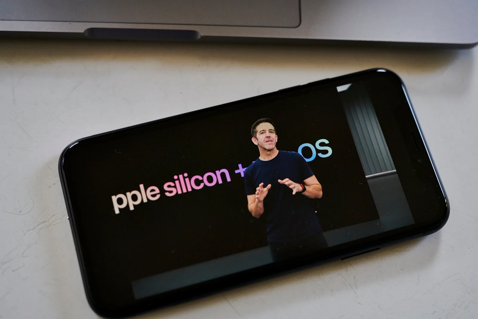 Apple Reports Quarterly Earnings Surpassing Wall Street Estimates