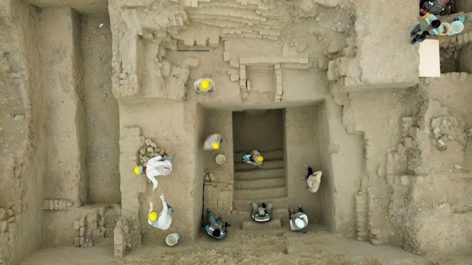 Archaeologists Uncover Largely Intact Pre-Incan Chimu Tomb in Peru