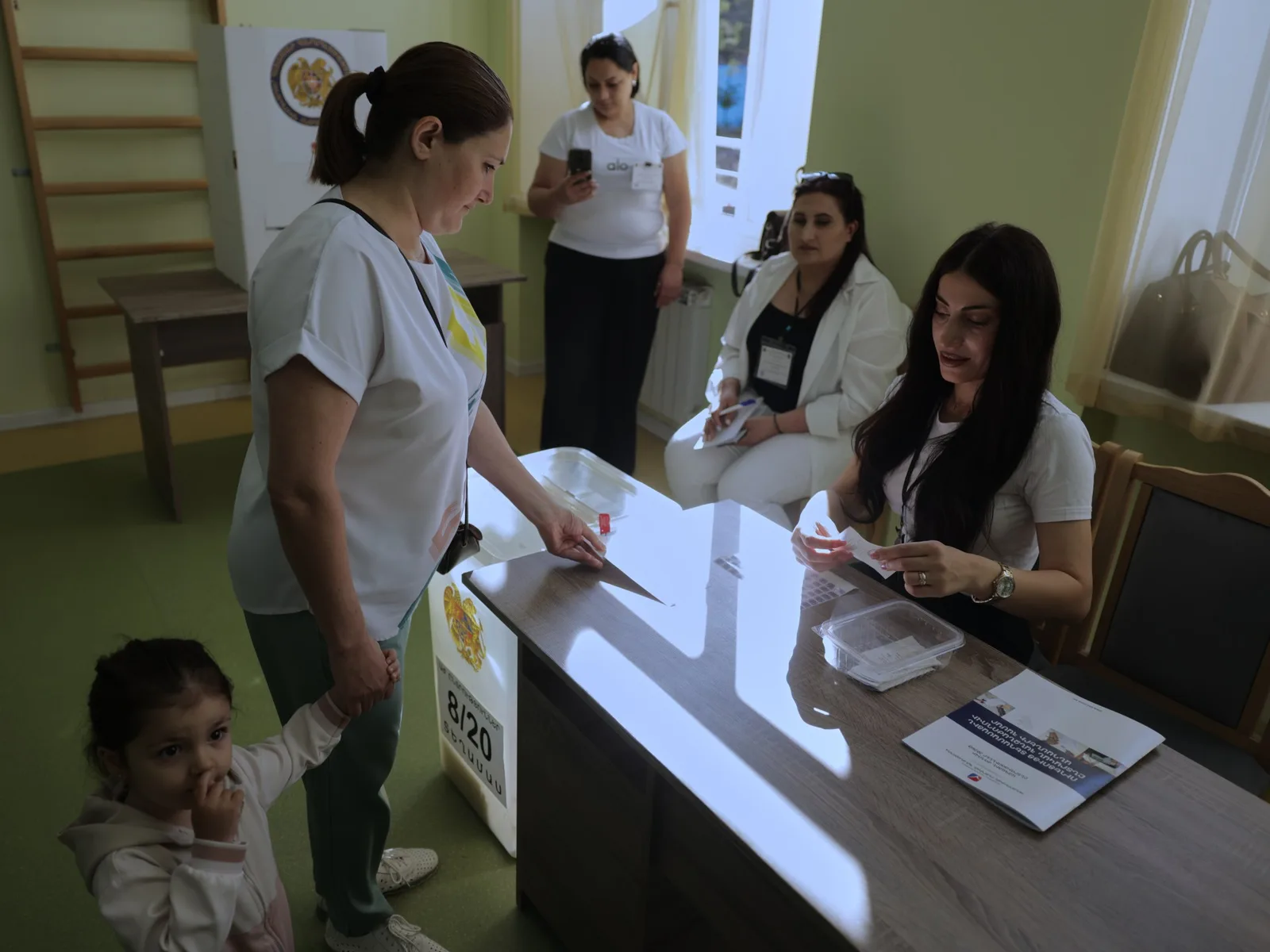 Armenians Vote in Election Amid Russian Pressure and Debate Over European Alignment