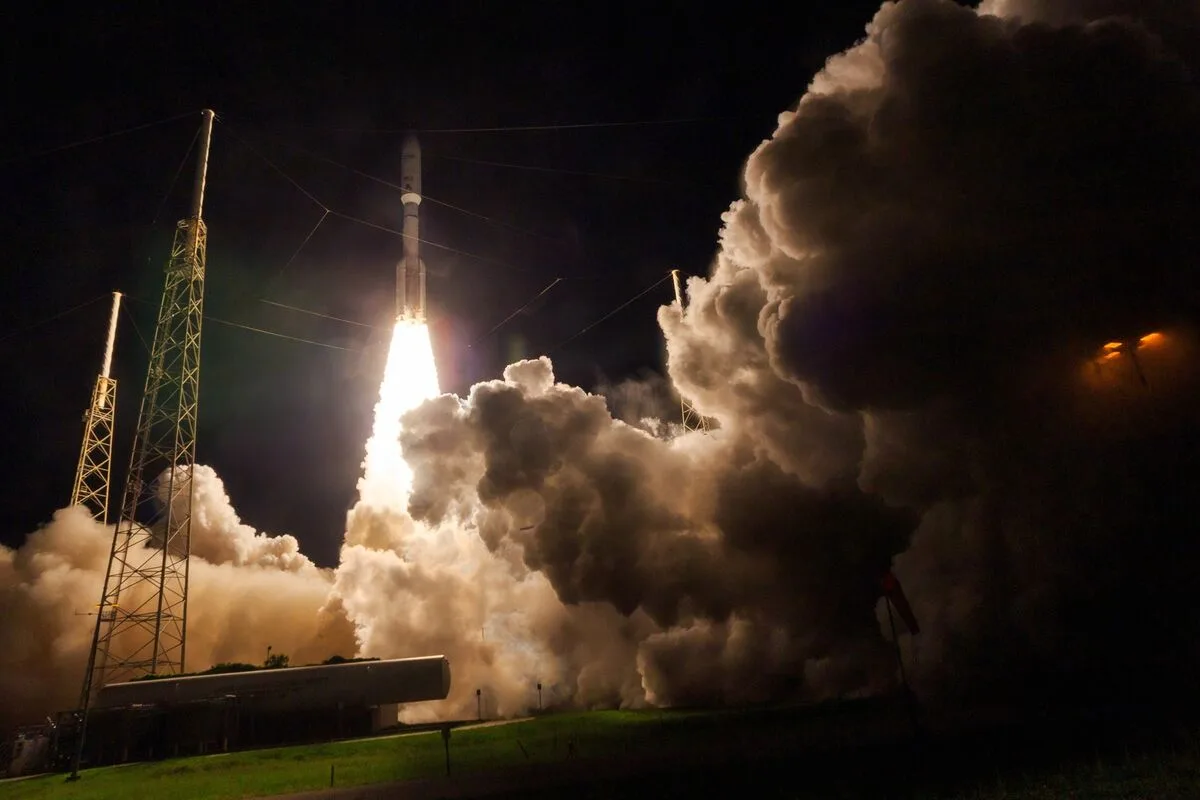 Atlas V Rocket Launches 29 Amazon Broadband Satellites to Orbit