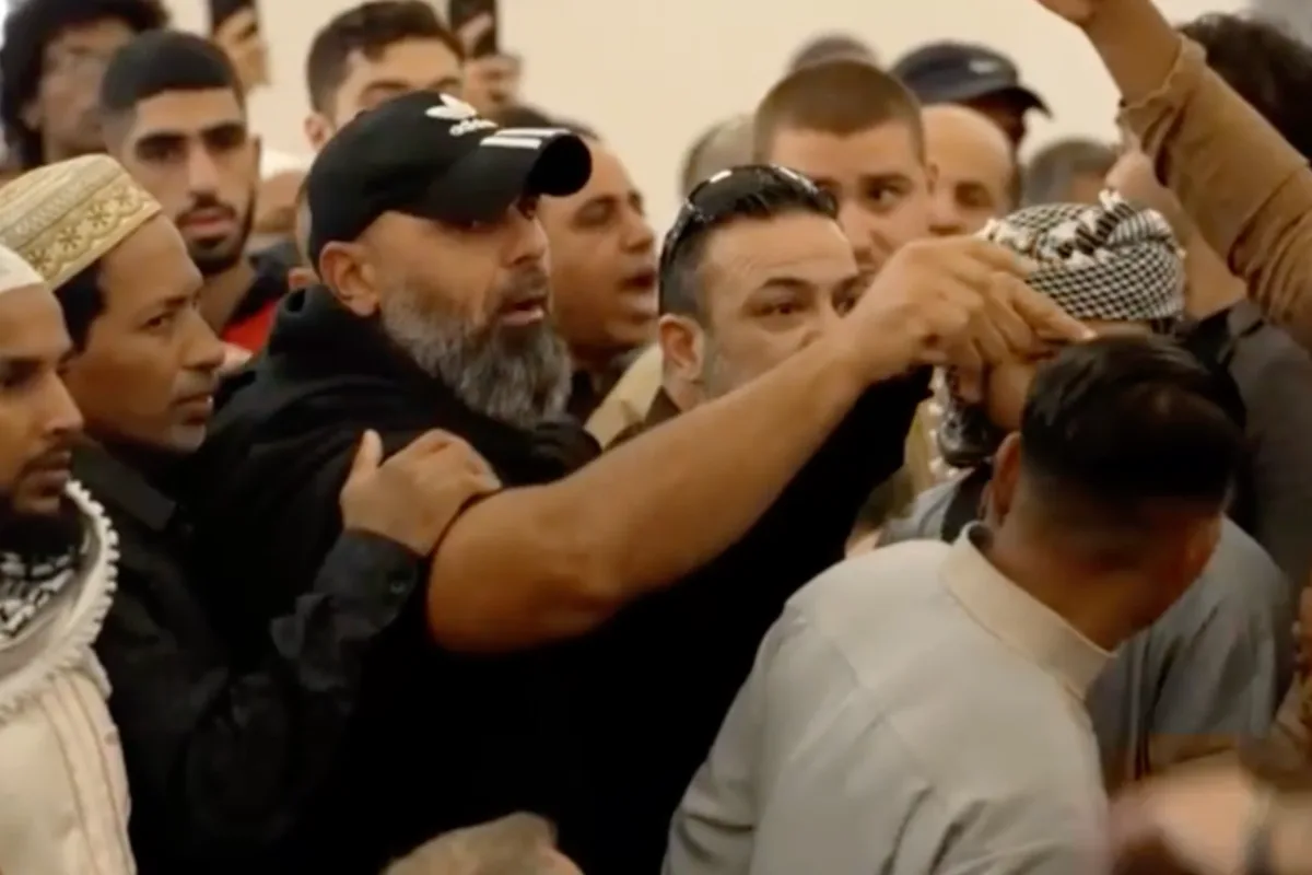 Australian Prime Minister Albanese Heckled During Eid Prayers at Sydney Mosque