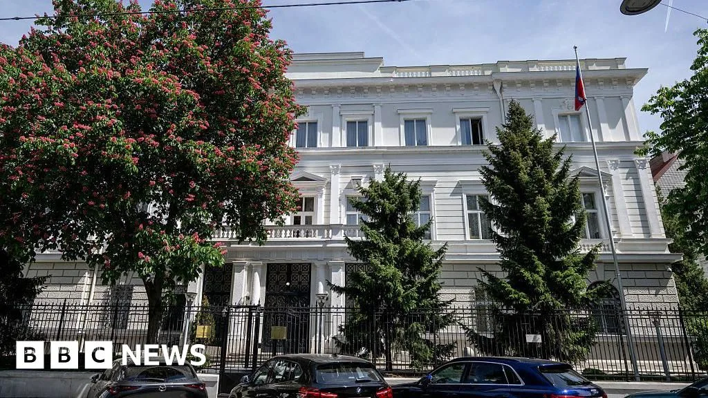 Austria Expels Three Russian Diplomats Over Alleged Espionage Using Antennas