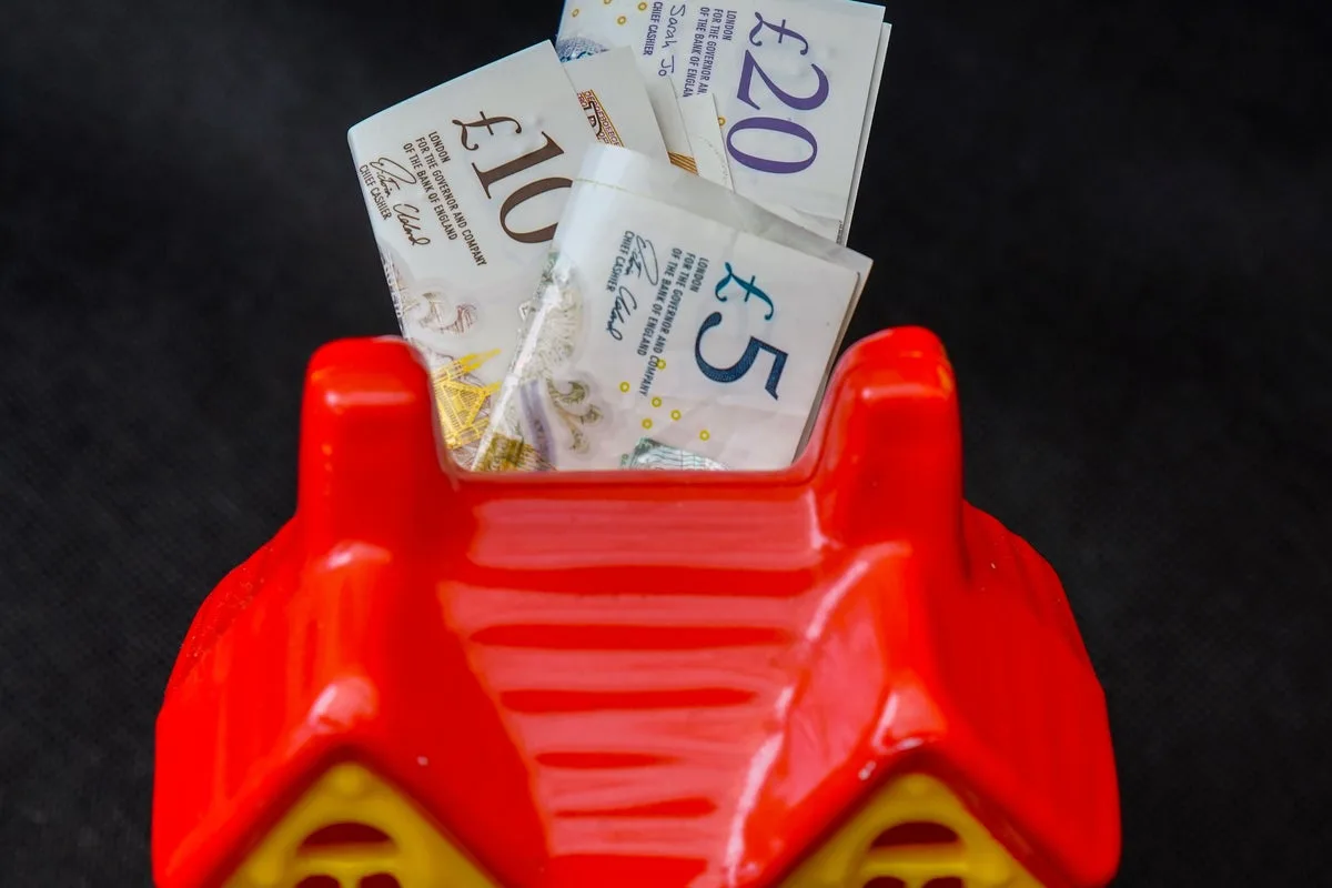 Barclays Report Finds Student Debt Reduces Home Deposit Savings by £2,000 Annually