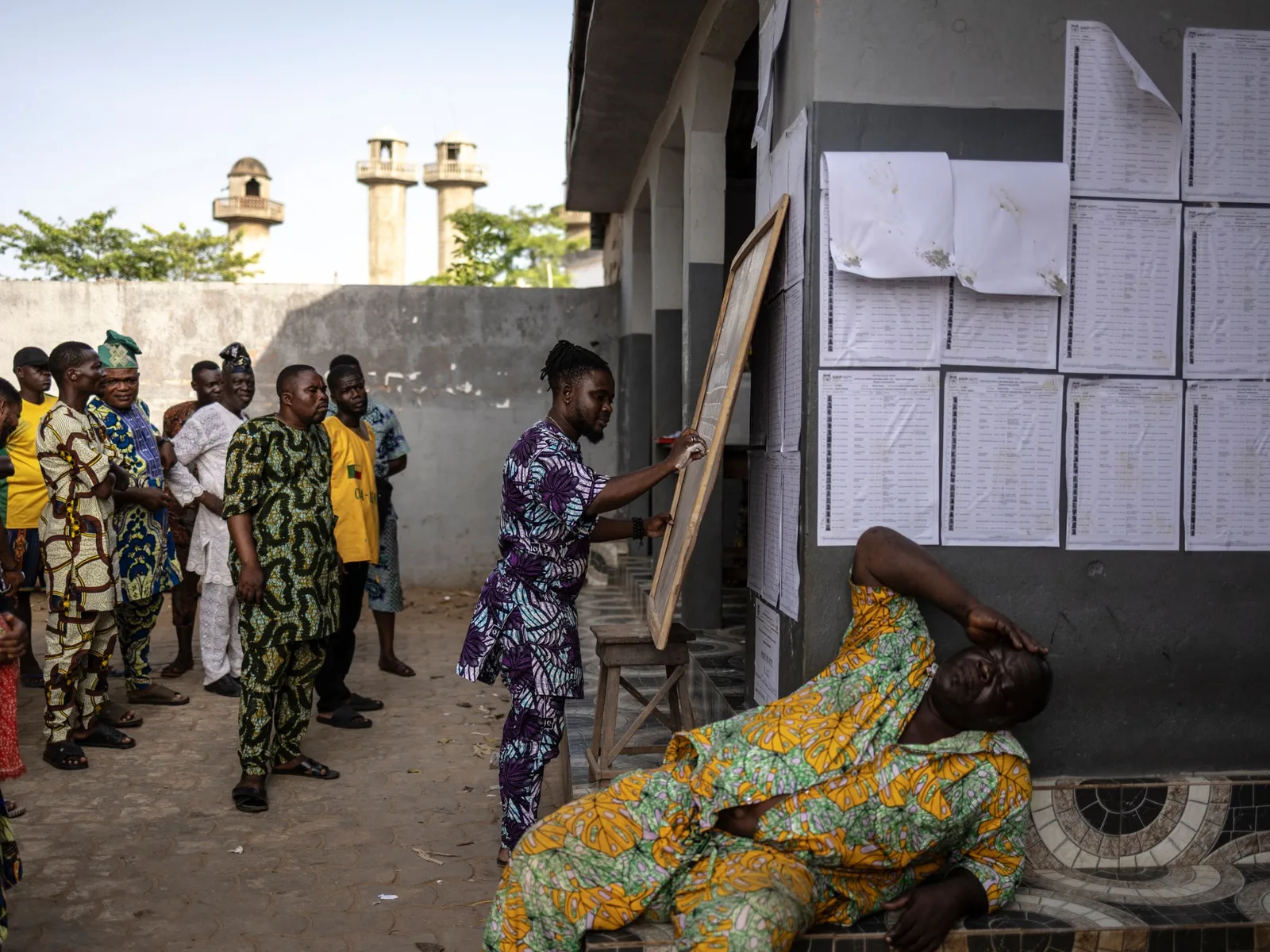 Benin Closes Polls and Begins Vote Count in Presidential Election