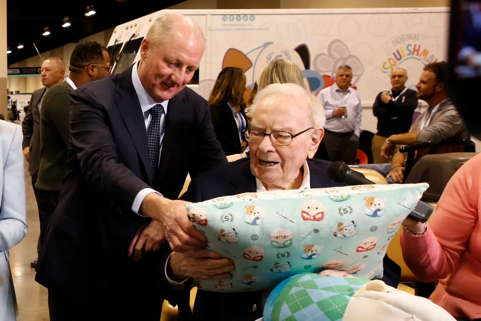 Berkshire Hathaway Reports Nearly 30% Earnings Decline in Buffett’s Final Quarter