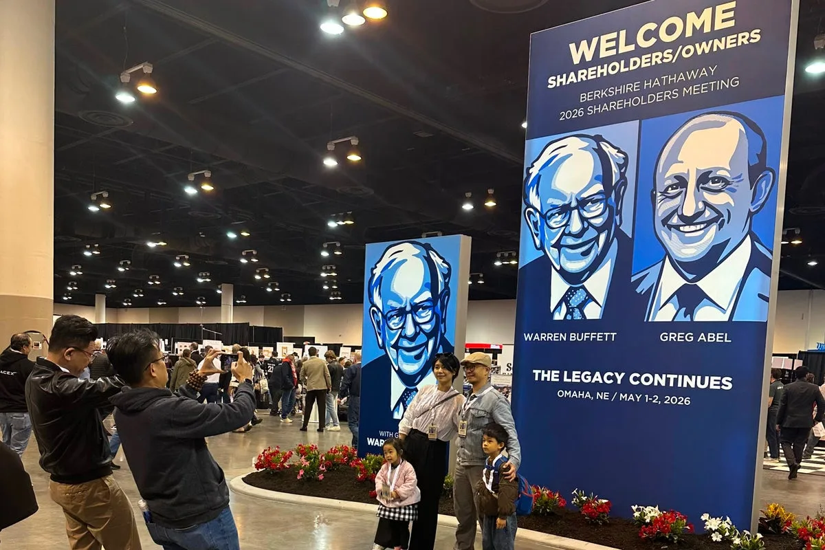 Berkshire Hathaway Reports Record Cash and Profit at First Meeting Under Greg Abel