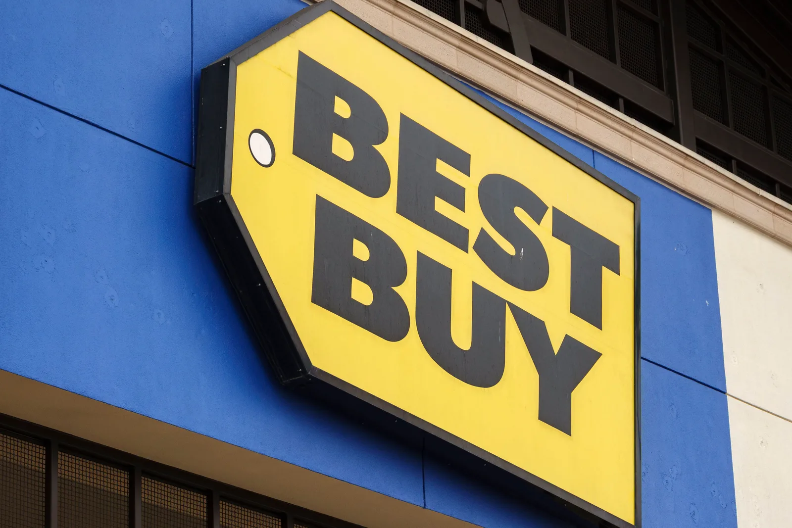Best Buy Appoints Jason Bonfig as CEO, Succeeding Corie Barry in October
