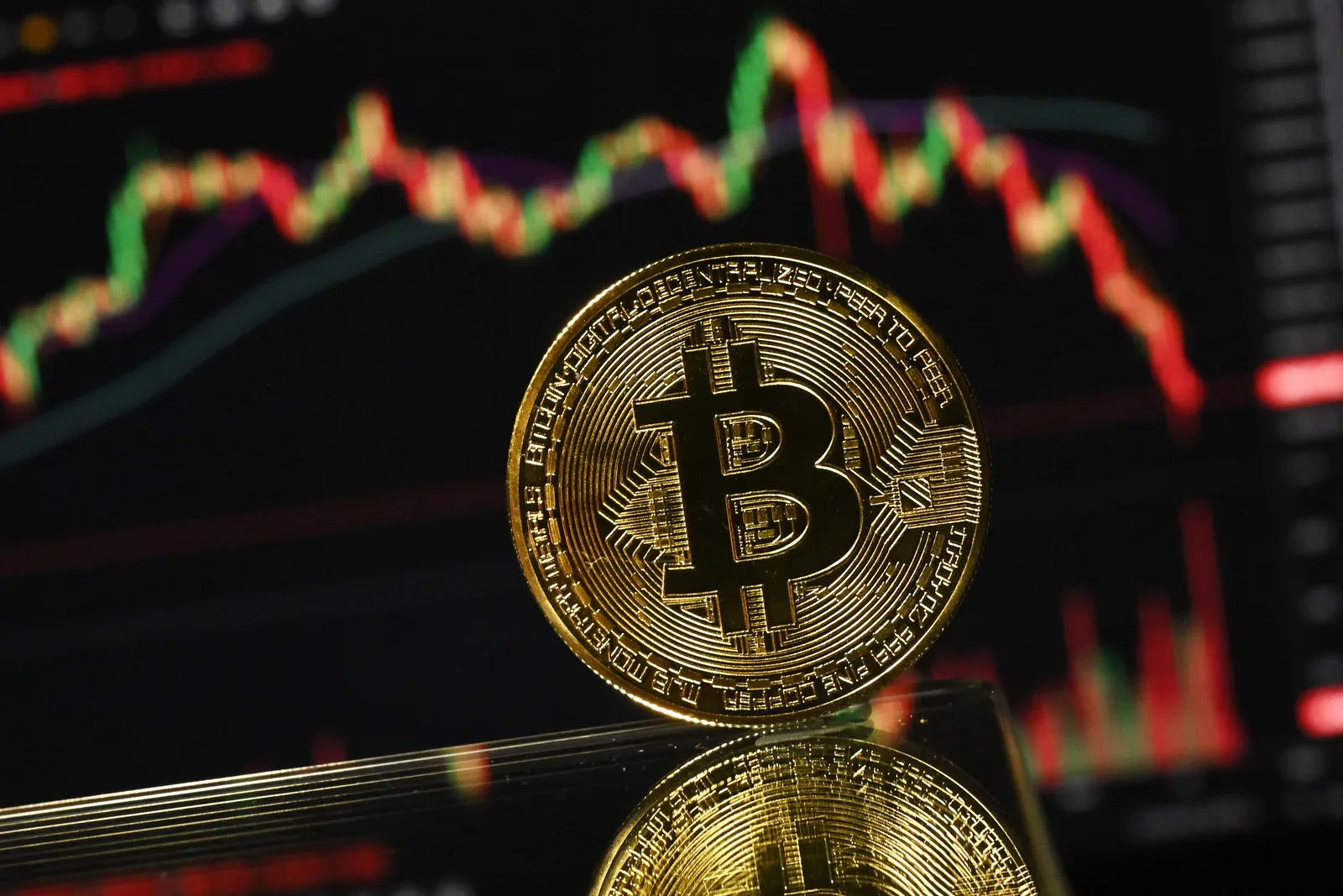 Bitcoin Drops Below $60,000, Reaching Lowest Level Since October 2024