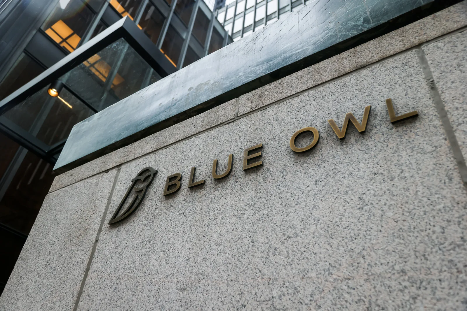 Blue Owl Fund Investors Largely Decline Saba Capital’s Discounted Tender Offer