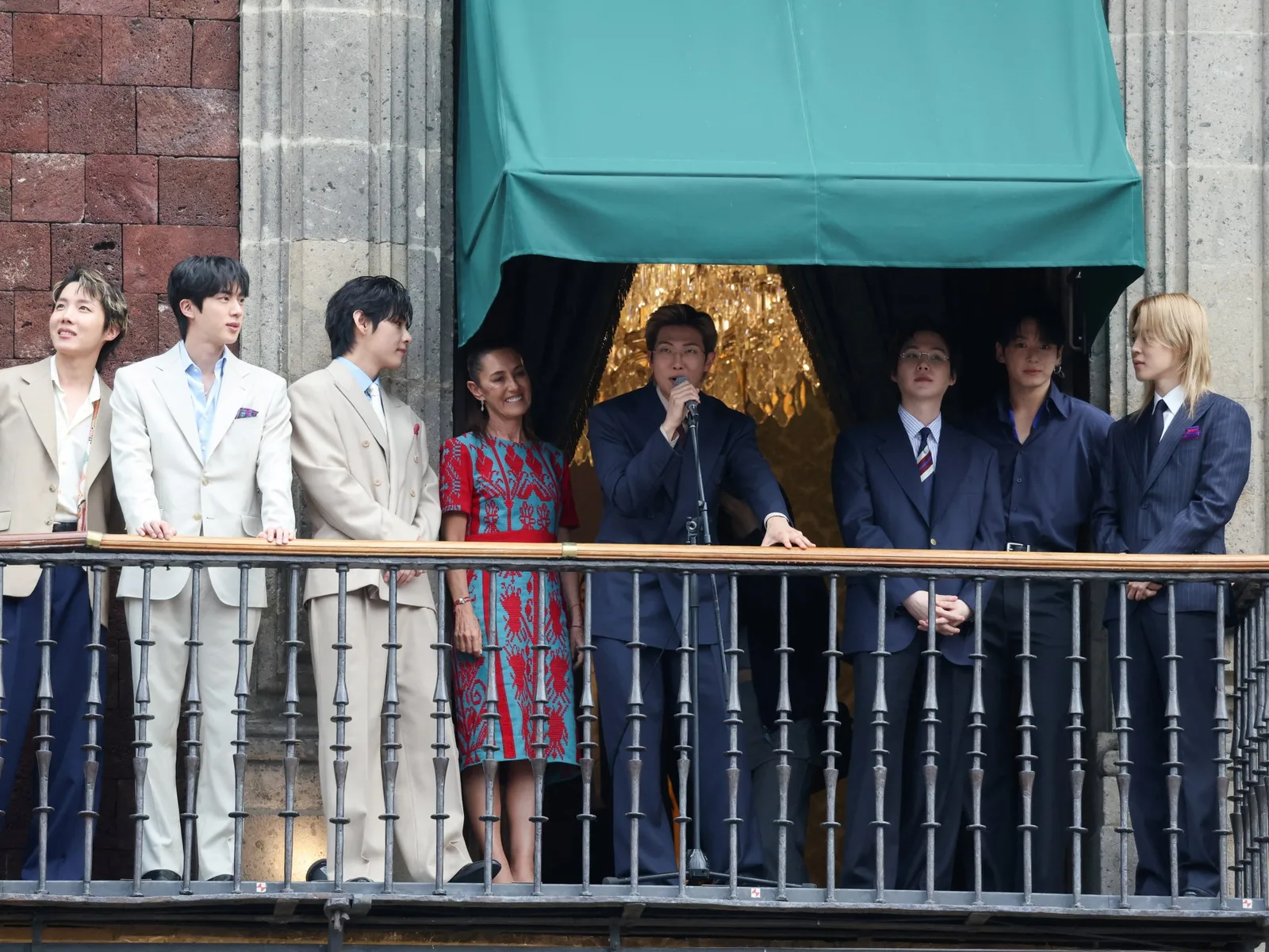 BTS Attracts 50,000 Fans at Mexico City National Palace Appearance
