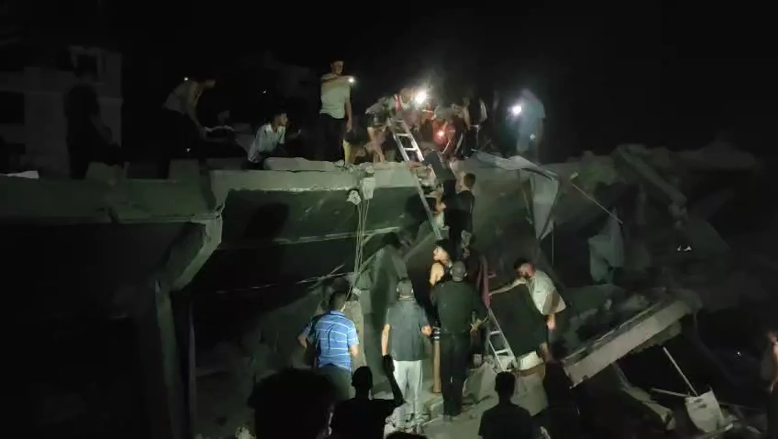 Building Collapse in Gaza City Leaves Multiple Dead and Dozens Missing