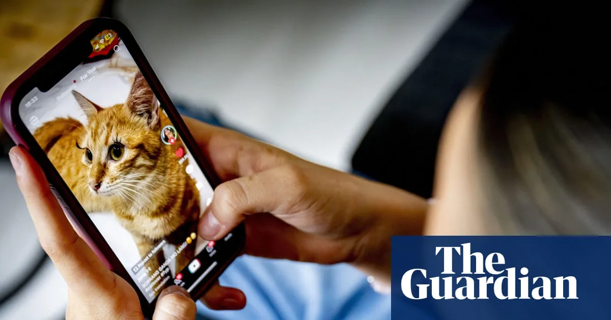 Campaigners Urge Starmer to Restrict Social Media Access for Under-16s