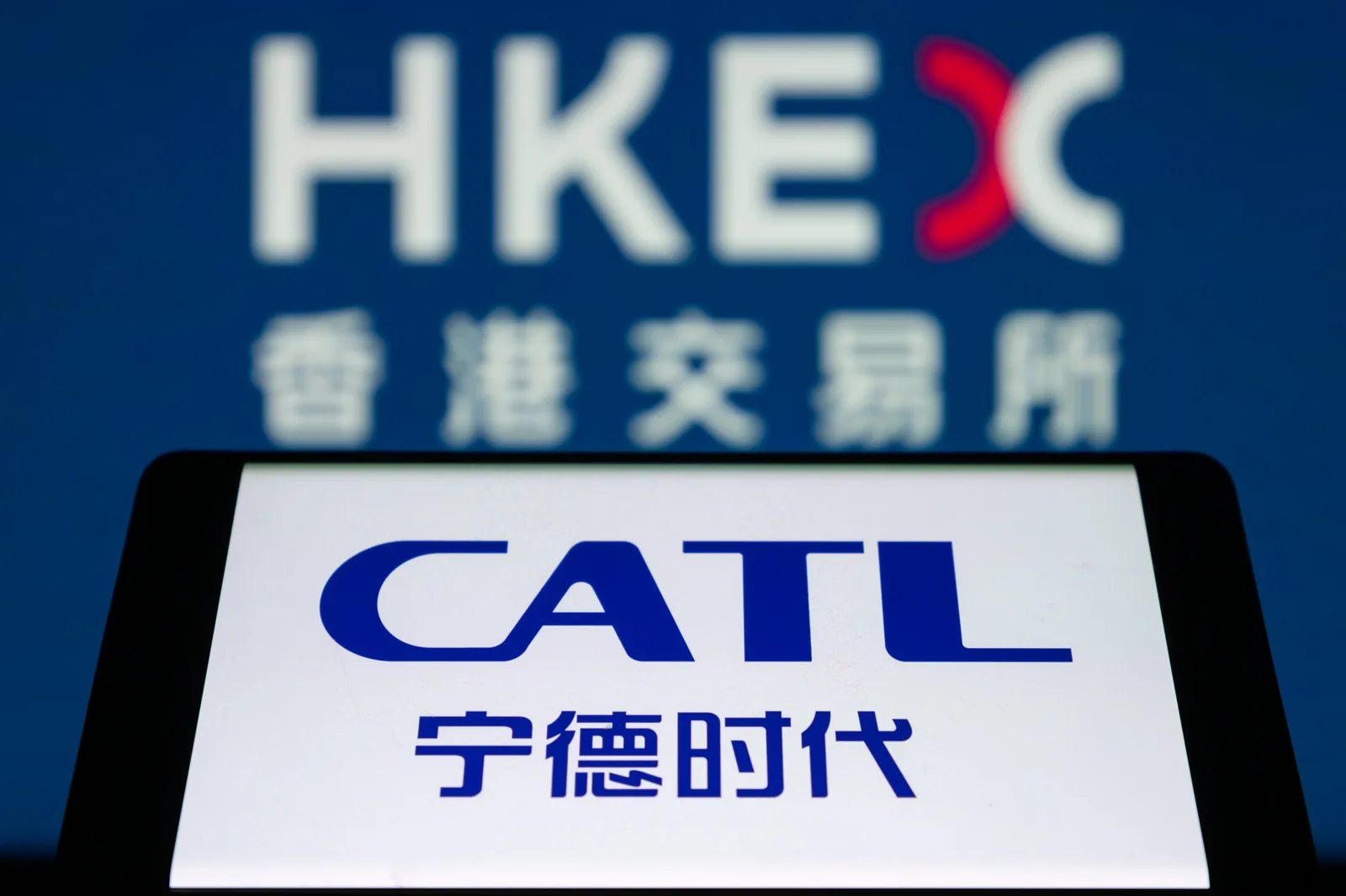 CATL Shares Fall Nearly 7% After $5 Billion Hong Kong Share Placement