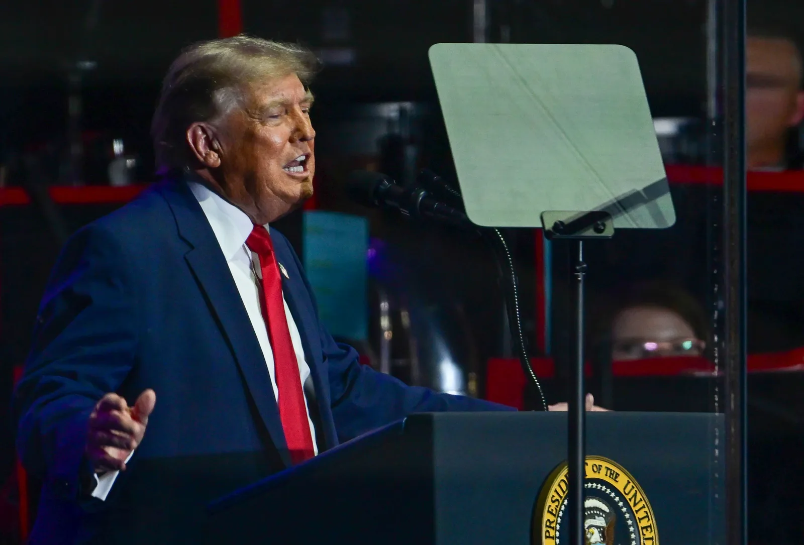 CFTC Investigates Teleprompter Operator's Bets on Trump Speech Content