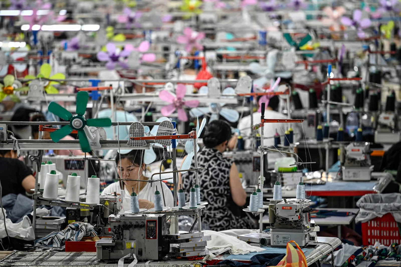 China's Factory Activity Expands in April Amid Slowing Growth and External Shocks