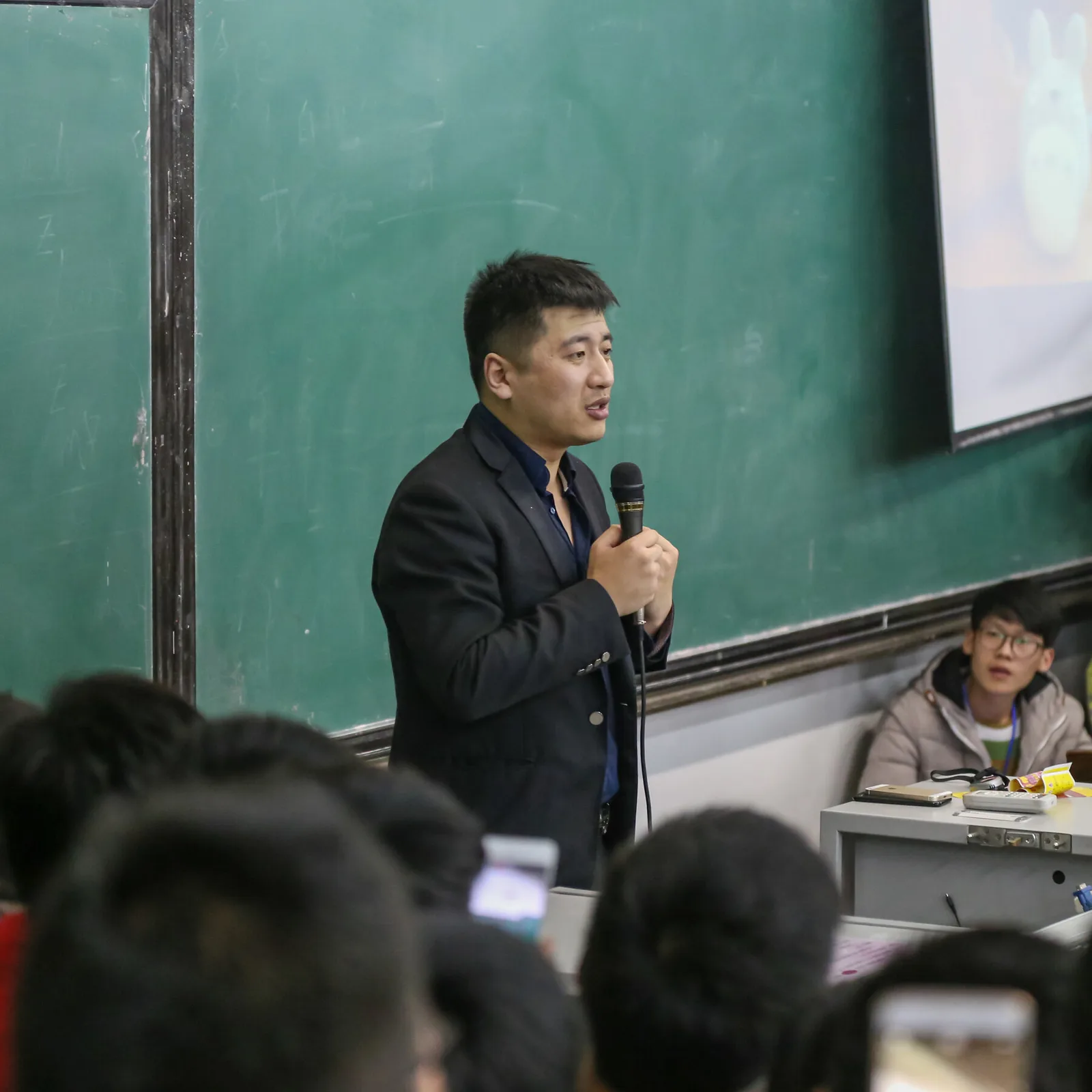 Chinese Education Influencer Zhang Xuefeng Dies Suddenly at Age 41