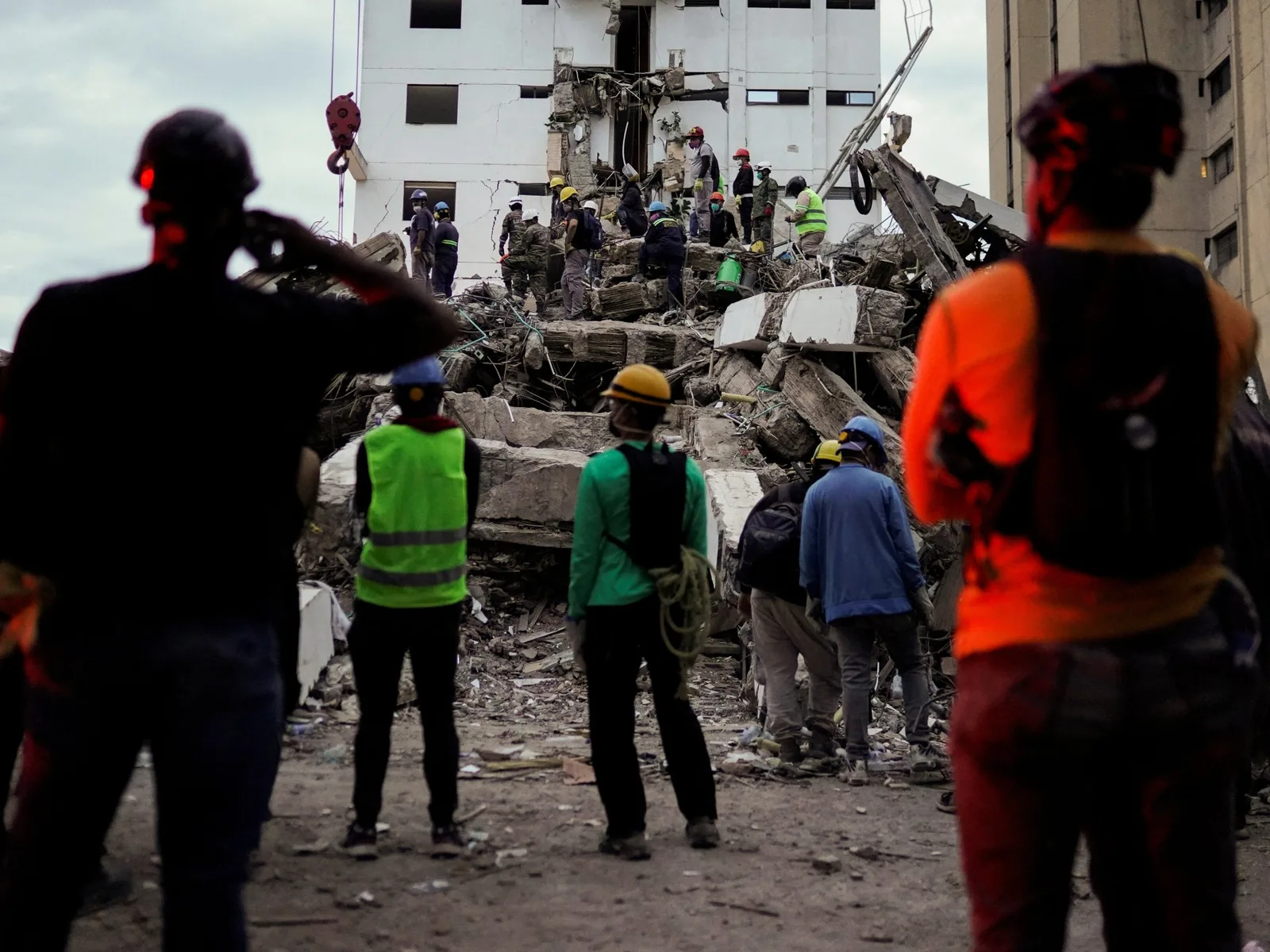 Colombia Earthquake Search Enters Final Phase as Death Toll Rises