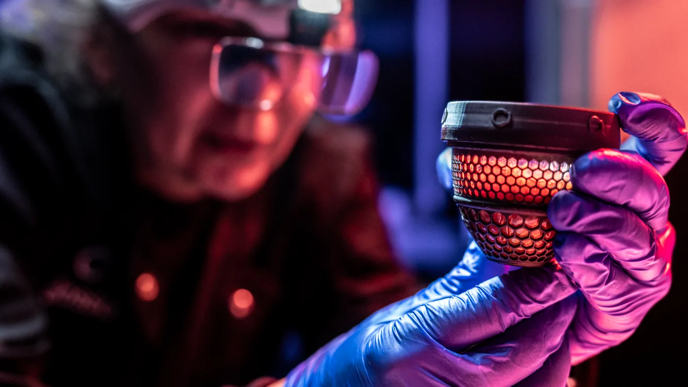 De-extinction Company Hatches Live Chicks from Artificial Eggs in Reported Breakthrough