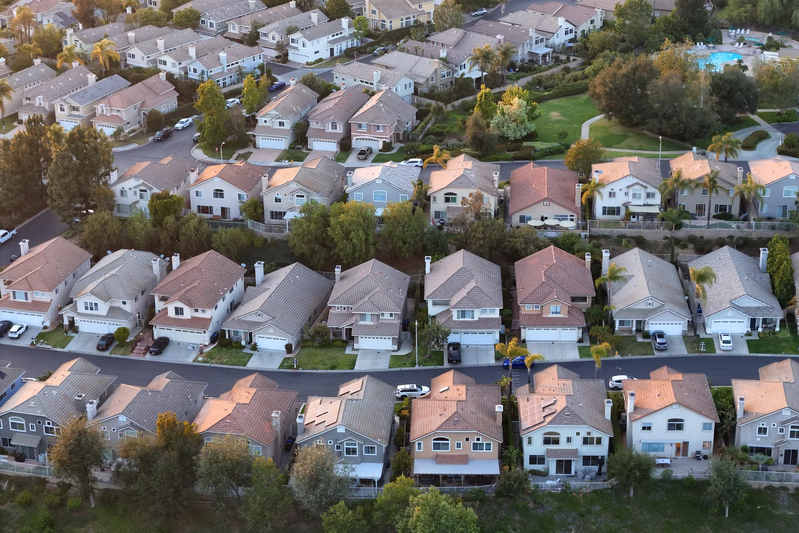 Congress Advances Bill to Limit Investor Home Purchases Amid Housing Market Strains