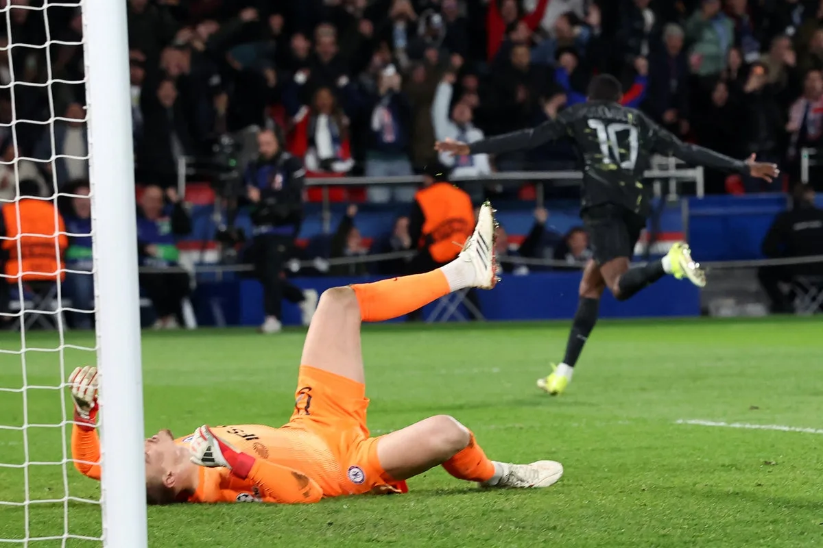 Costly Error Influences Outcome of PSG vs Chelsea Football Match