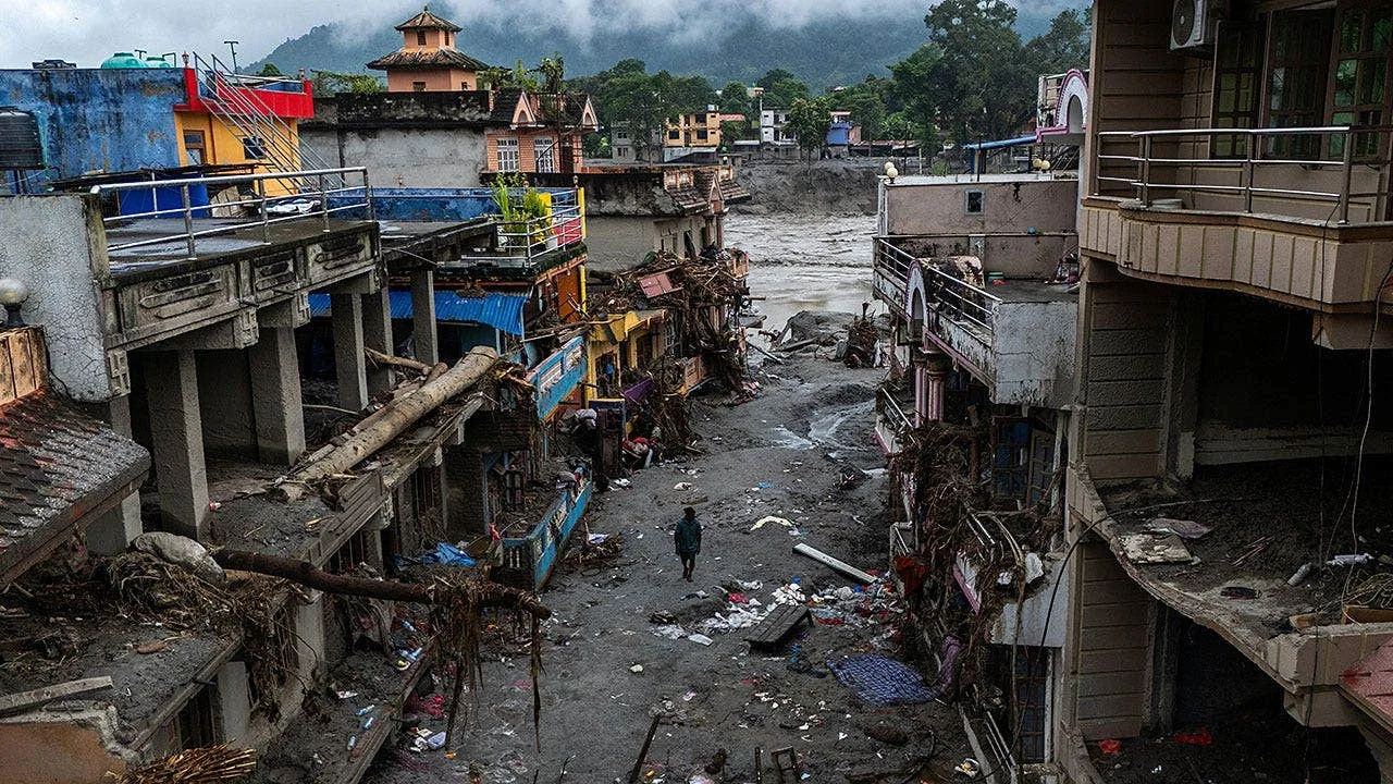 Death Toll Rises to 903 After Nepal Himalayan Disaster; Thousands Missing