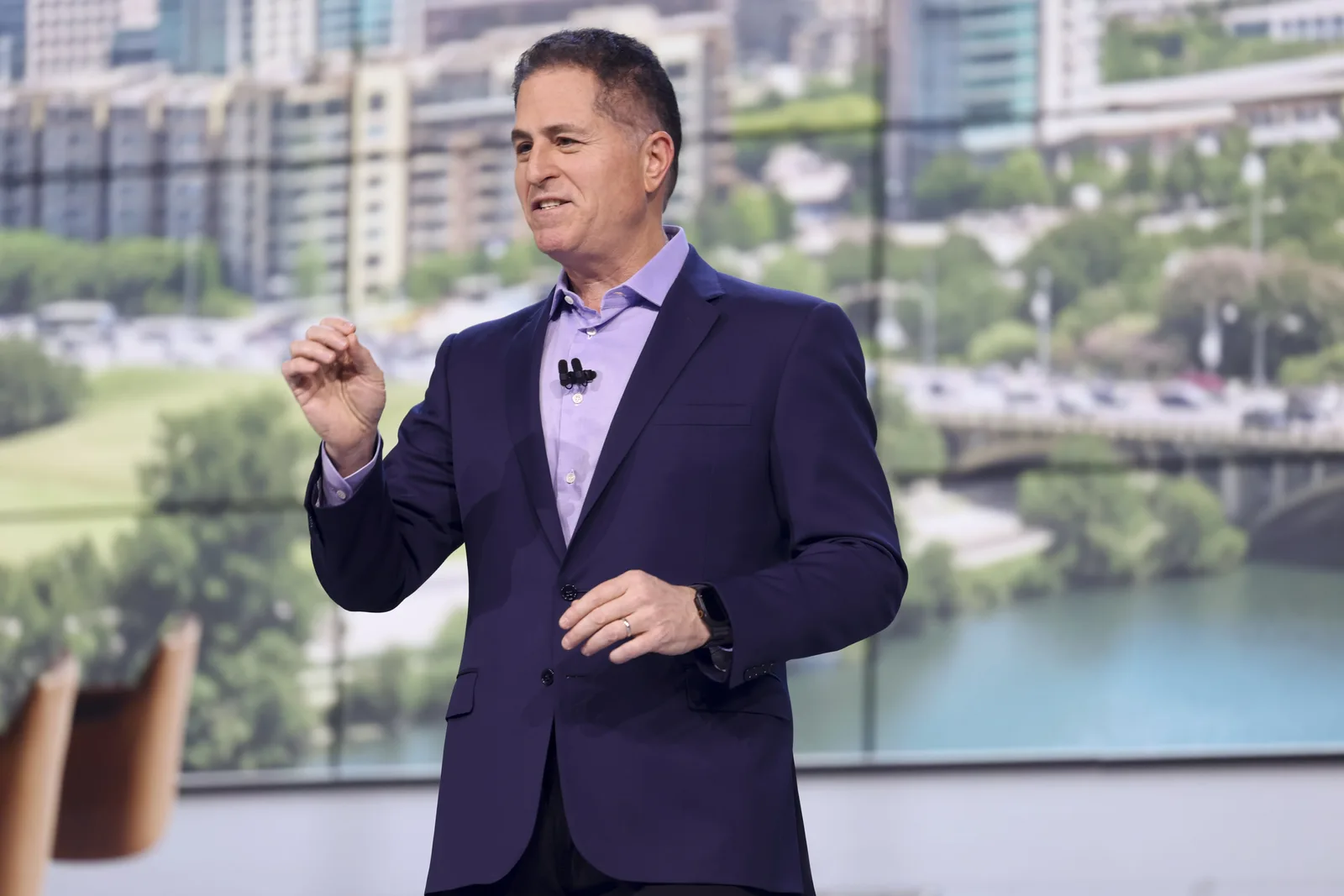 Dell Raises Outlook as AI Server Demand Drives Earnings and Backlog Growth