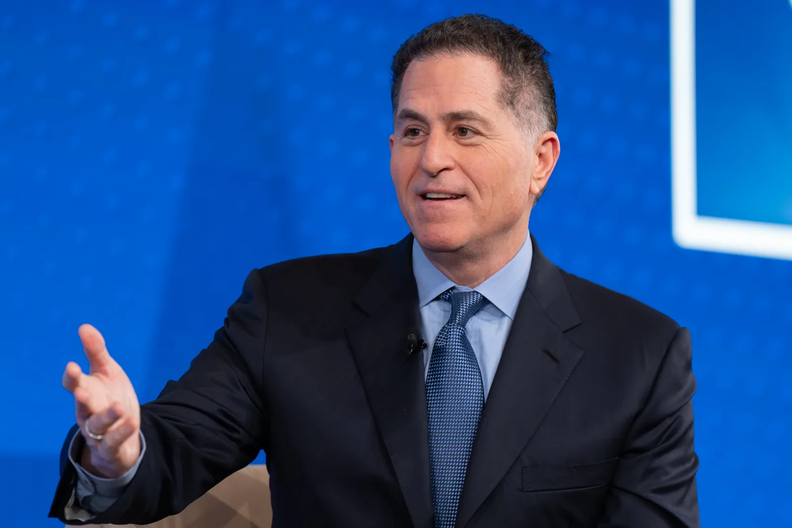 Dell Stock Surges on AI Server Demand, Lifting Markets to Record Highs
