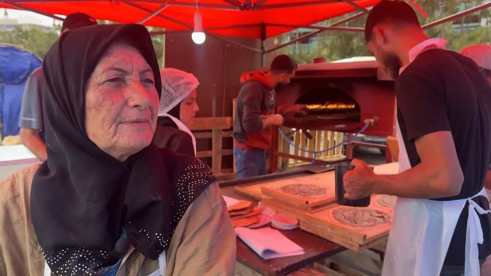 Displaced Lebanese Woman Bakes Thousands of Loaves Daily for War-Affected Community