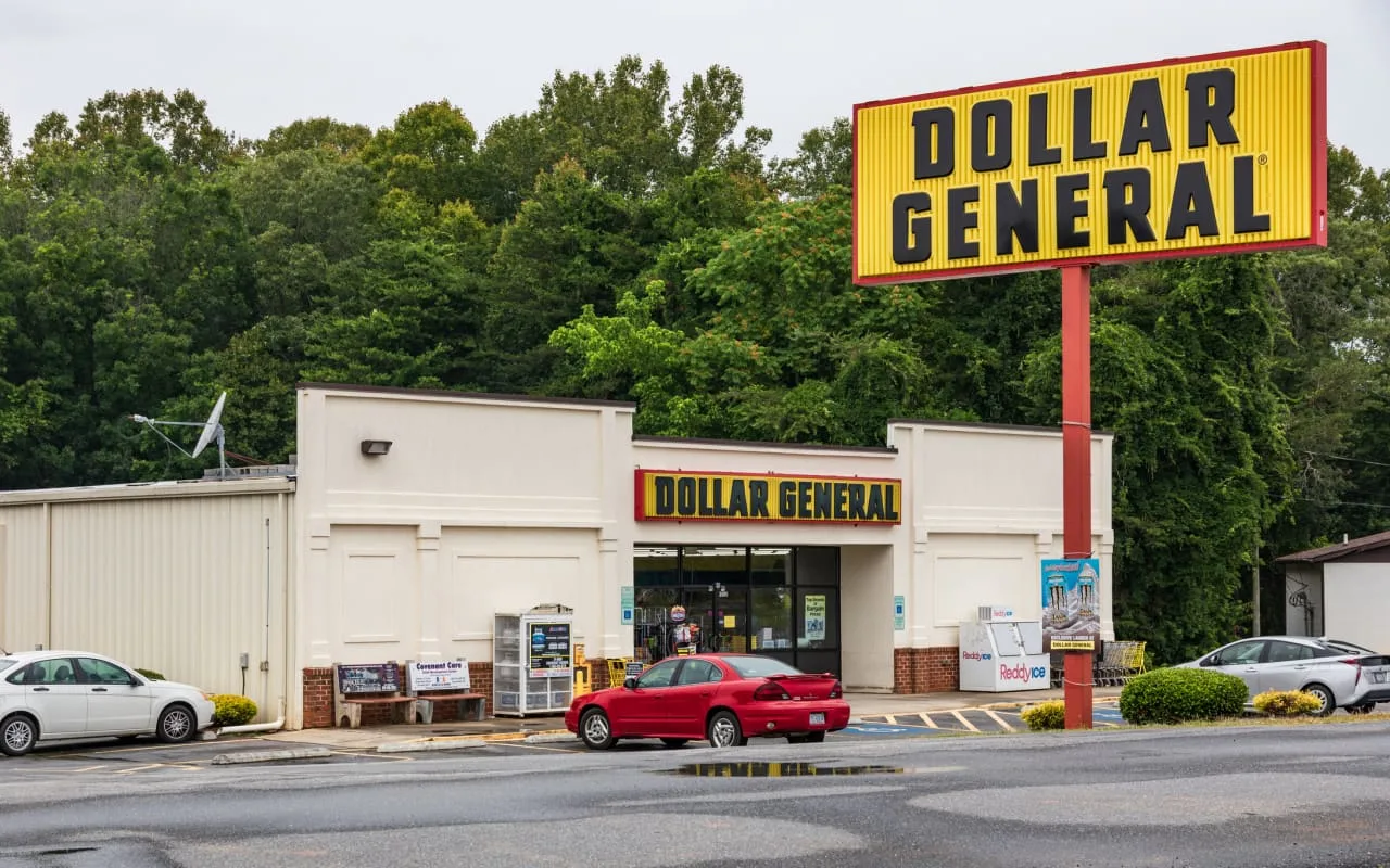 Dollar General Reports Quarterly Earnings Beat but Lowers Full-Year Sales Outlook