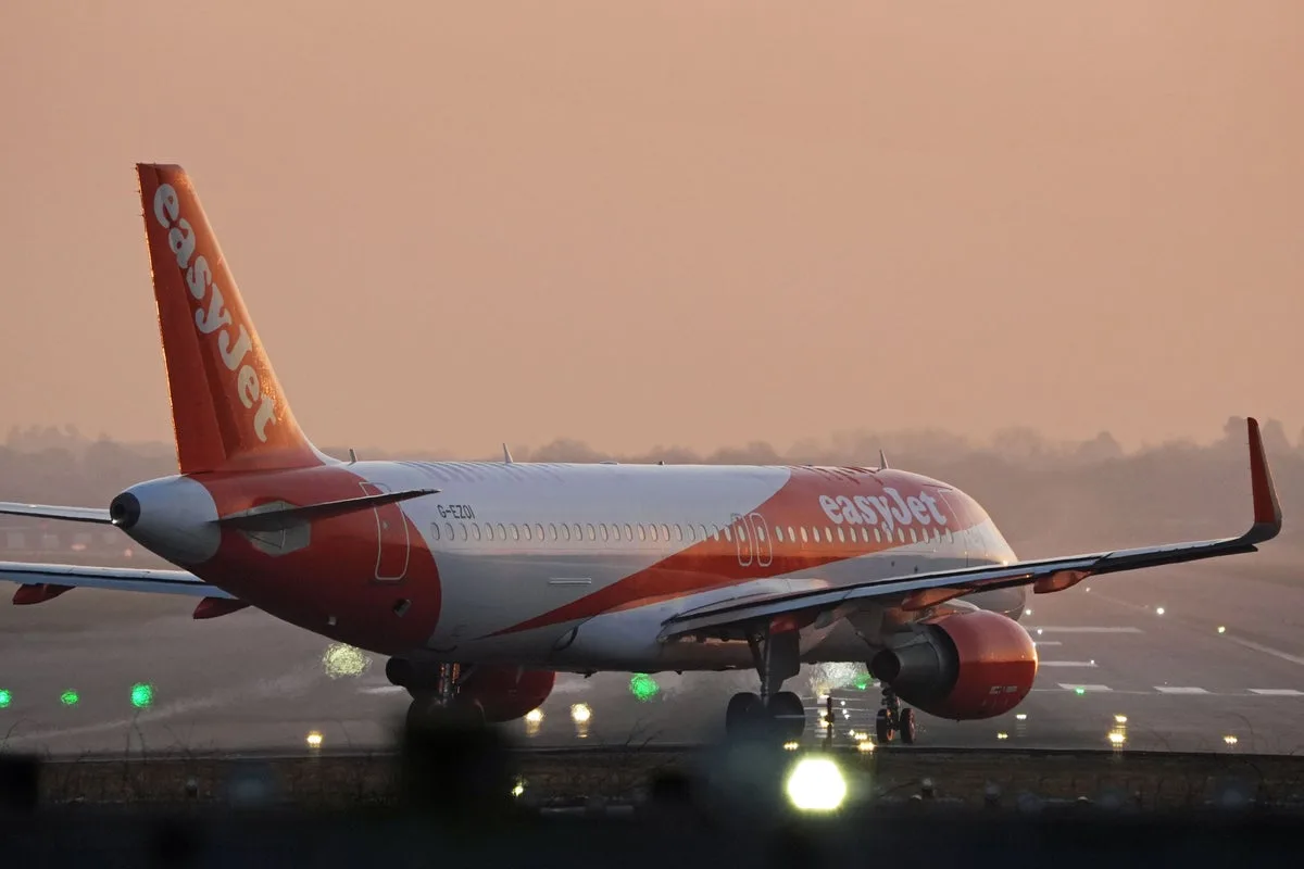 EasyJet Reports Drop in Summer Bookings Amid Middle East Conflict Concerns