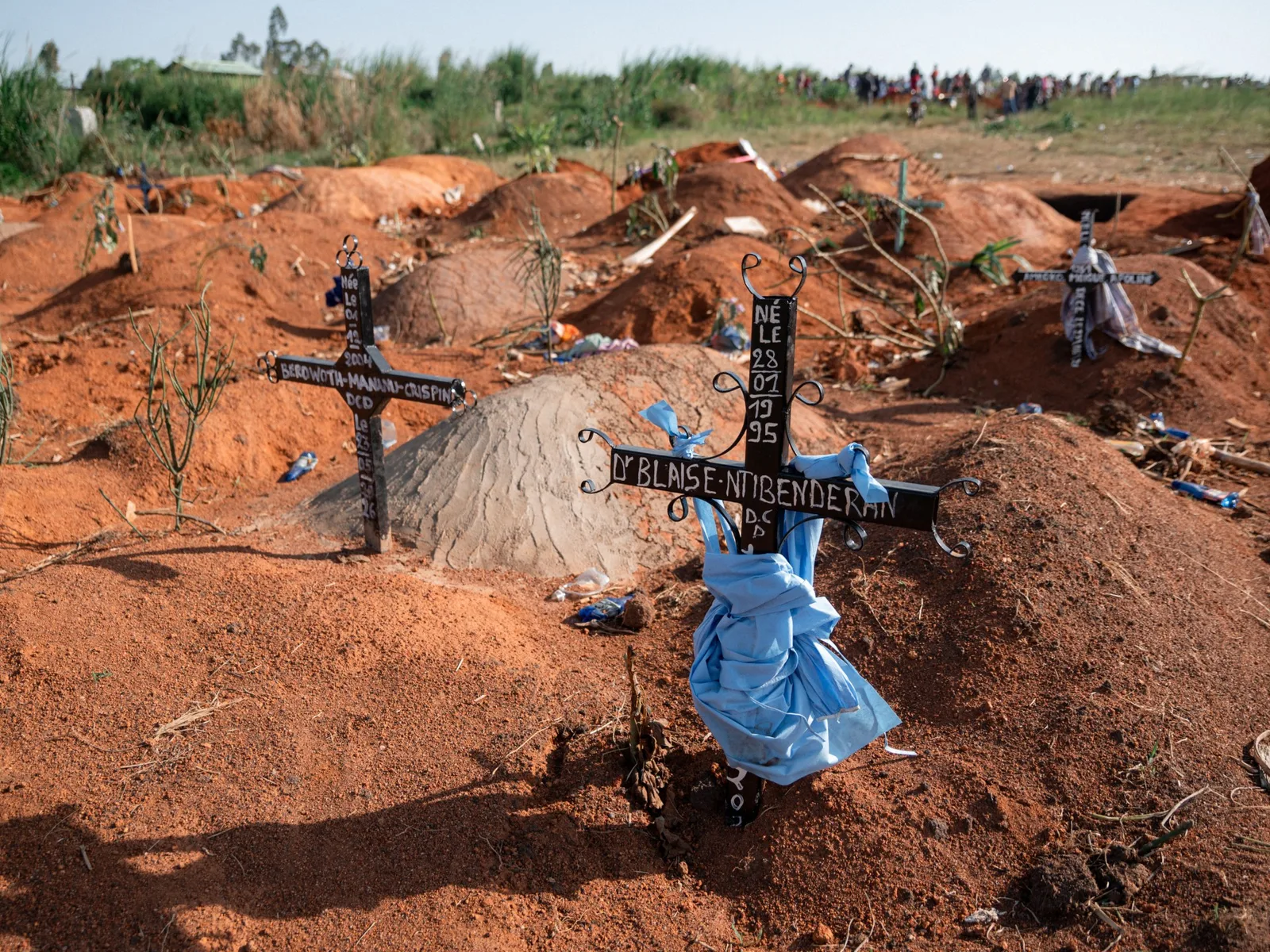 Ebola Cases in Central Africa Surpass 800 Amid Warnings Outbreak May Last a Year
