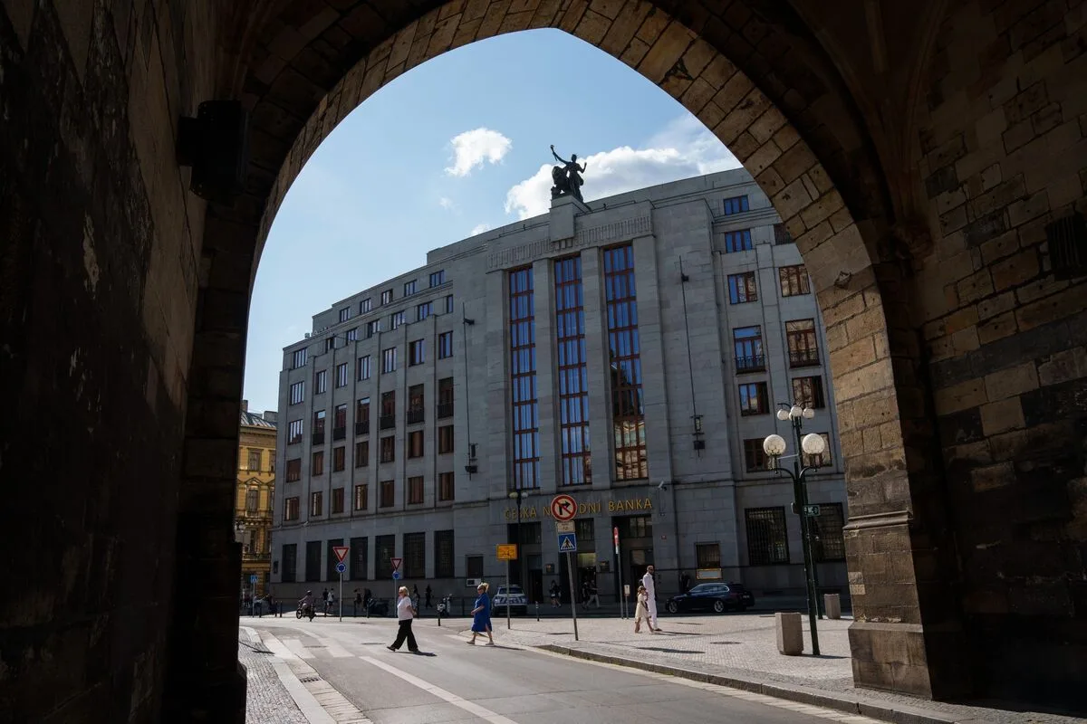 ECB Holds Interest Rates Amid Warnings on Energy Aid and Inflation Risks