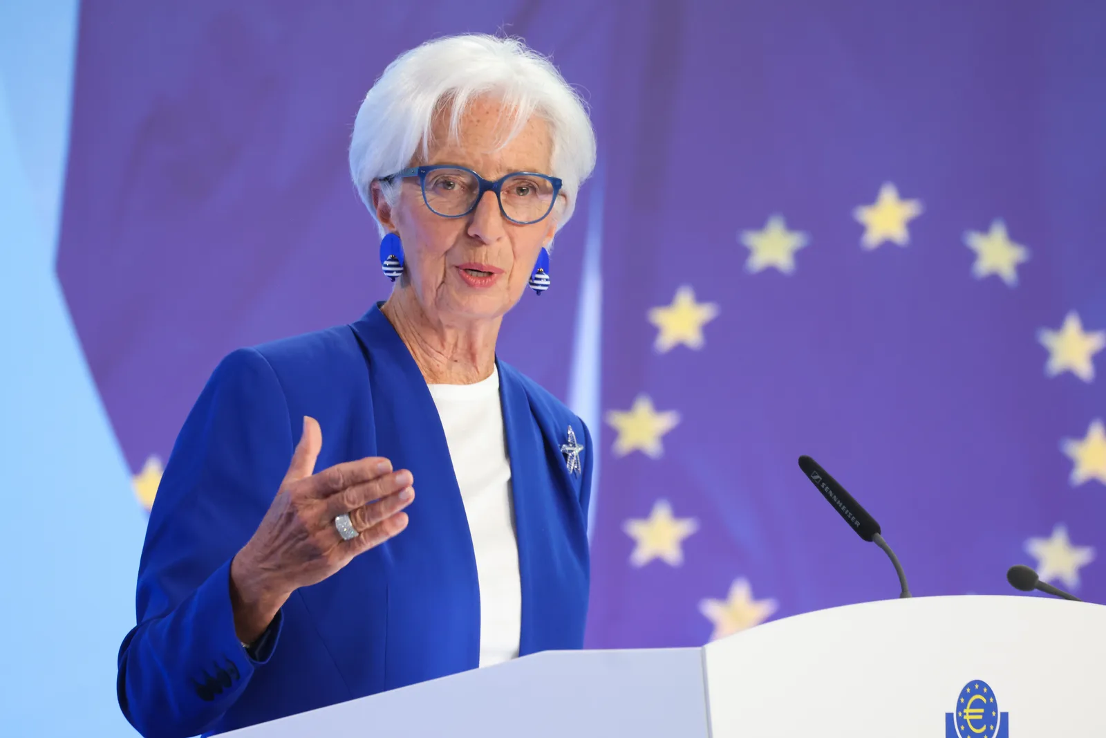 ECB Officials Comment on Inflation Outlook and Lagarde Addresses Term Speculation
