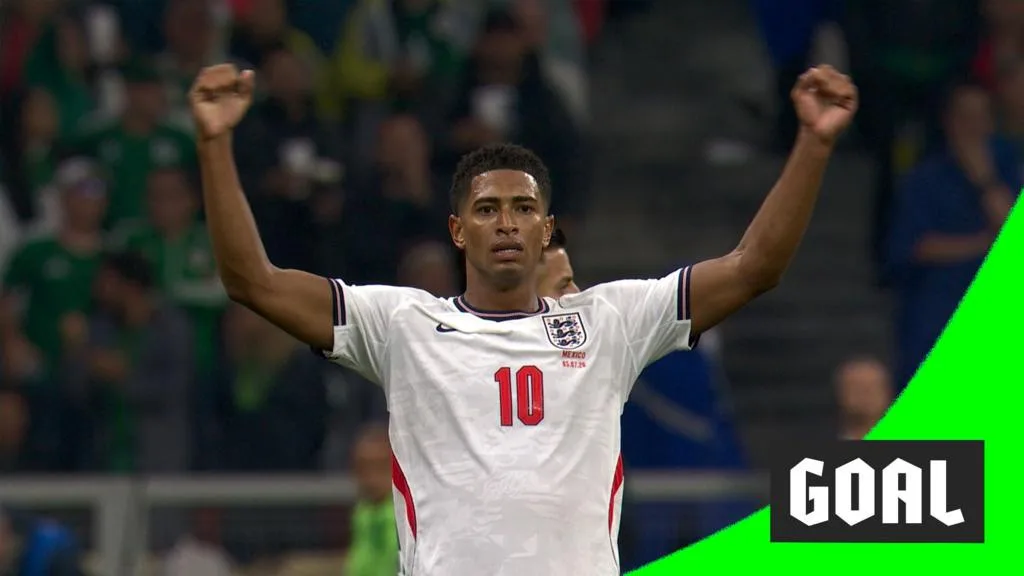 England Defeats Mexico 3-2 in World Cup Last-16 Match Despite Red Card
