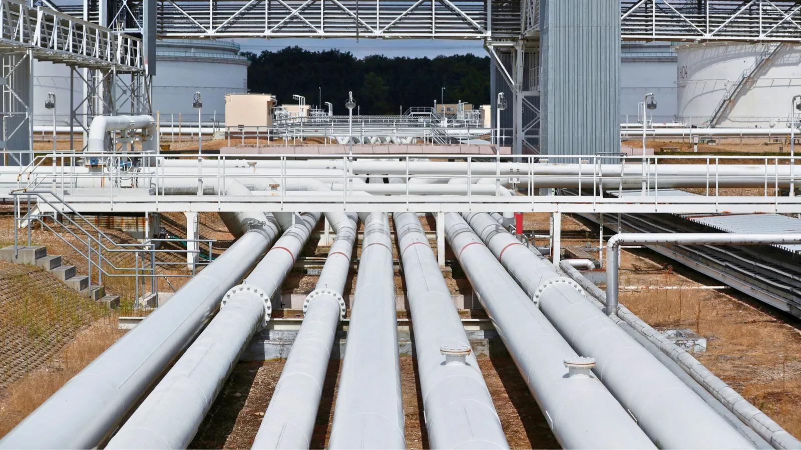 EU Approves $106 Billion Loan Package for Ukraine After Hungary Lifts Veto