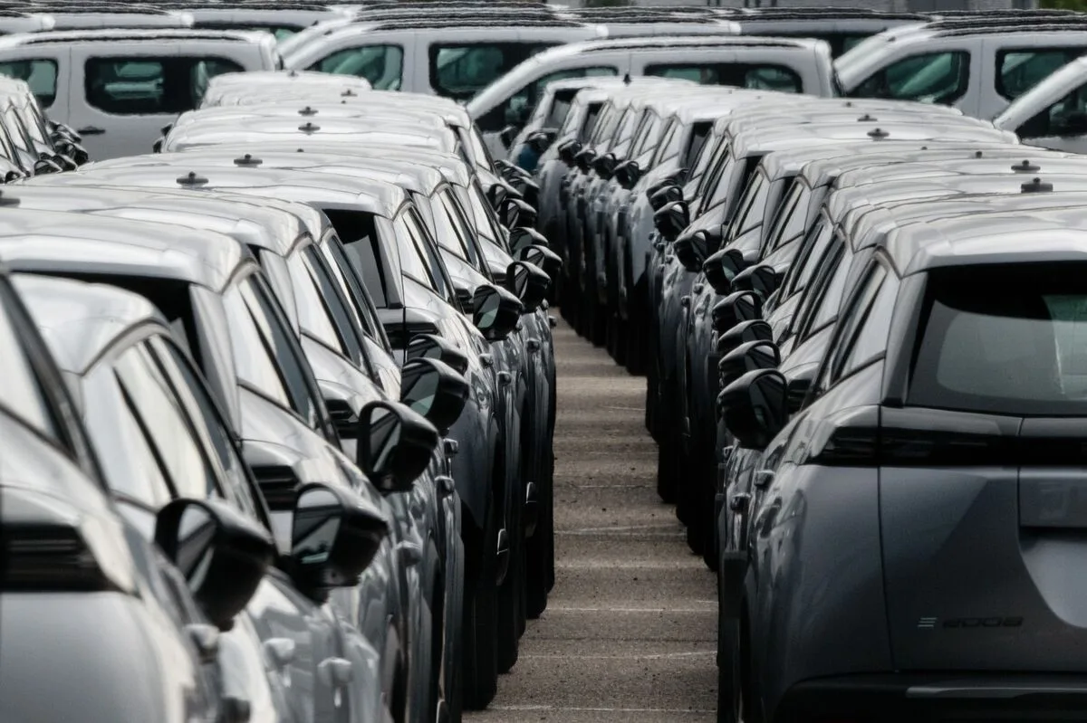 European Bond Issuance Surges as Credit Risk Indicators Decline