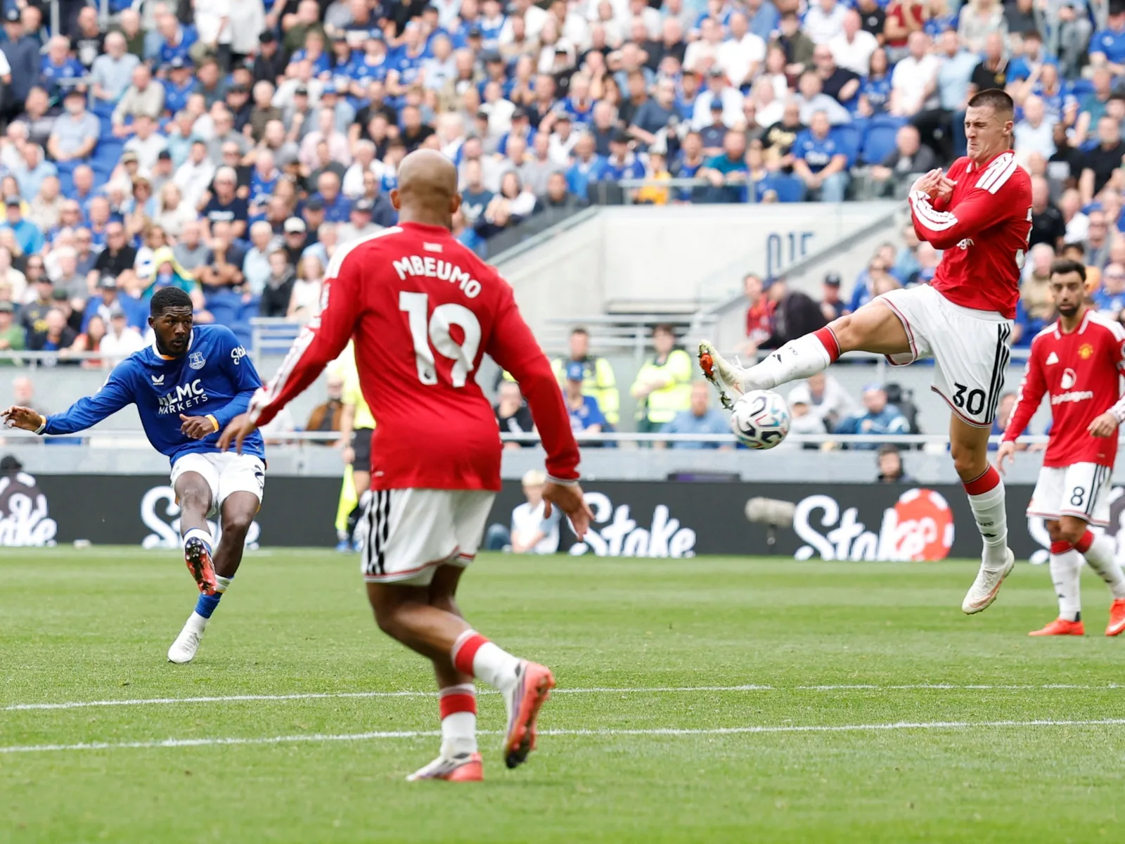 Everton Secure 2-2 Draw Against Manchester United With Maitland-Niles' Late Equaliser