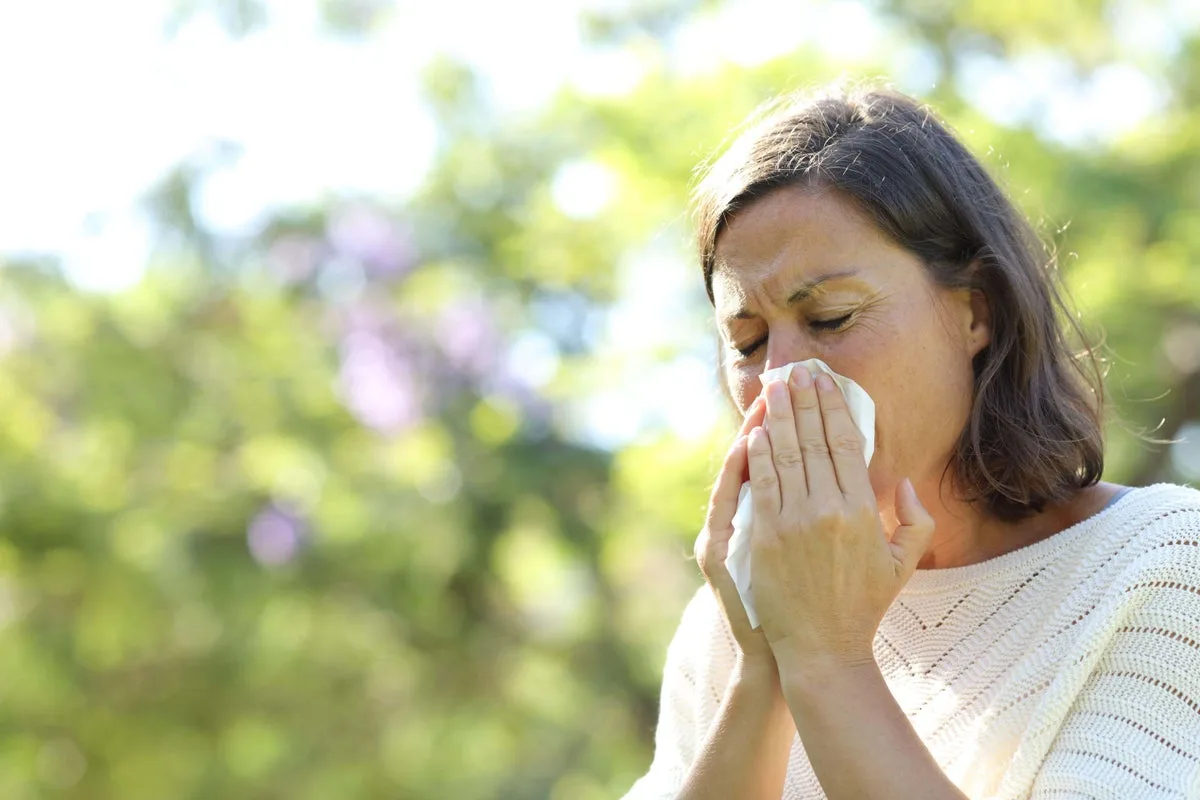 Experts Explain How Seasonal Allergies Affect the Body in Spring