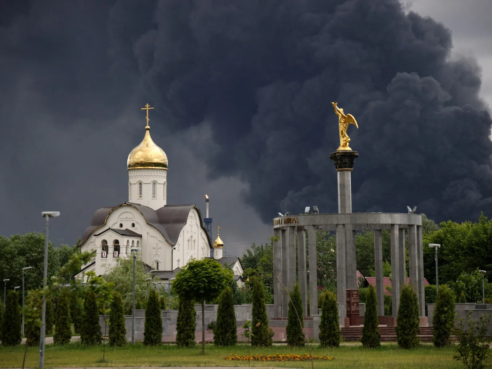 Explosion at Moscow Oil Refinery Amid Increased Strikes on Russian Infrastructure