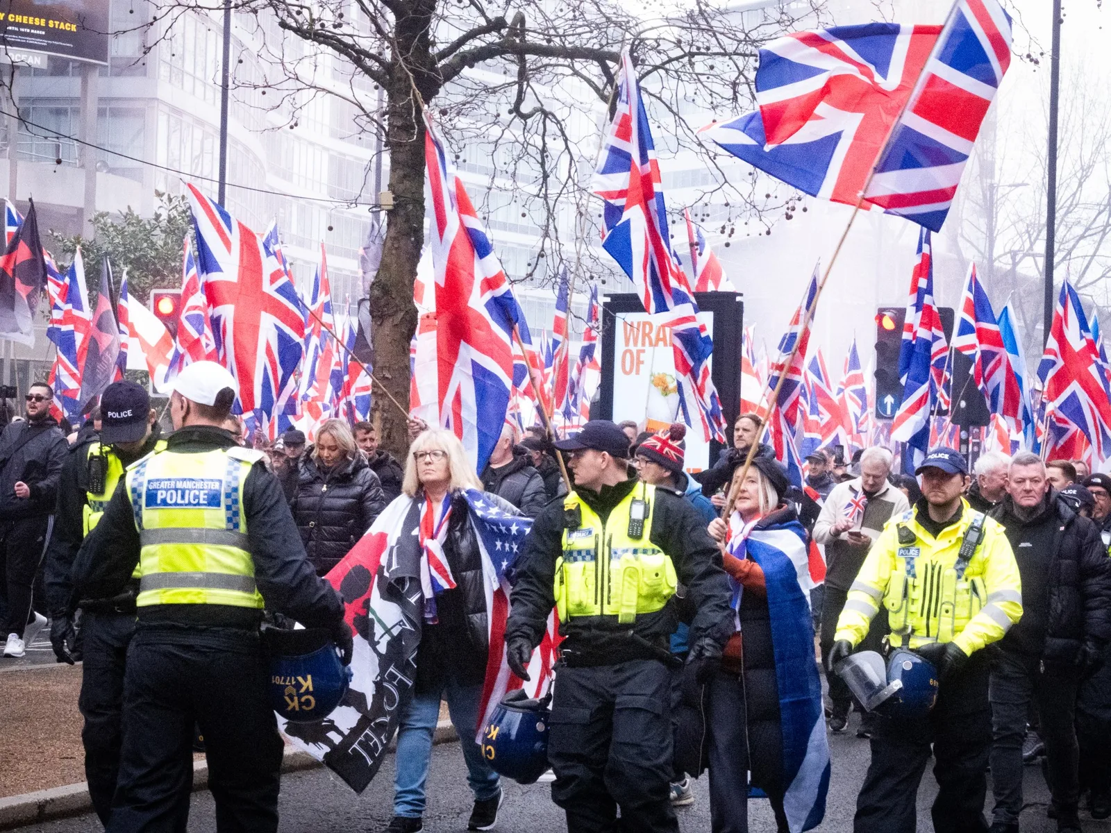 Far-right anti-Islam march and counterprotests occur in Manchester city centre